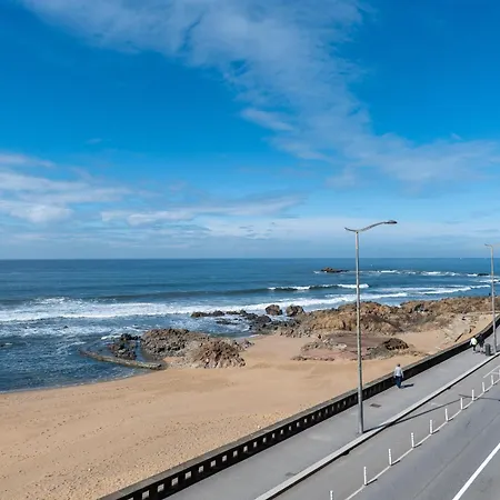 Ocean House דירה